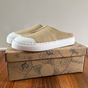 NIB Free People Clogs